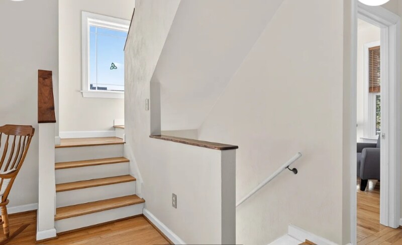 Building Photo - 401 grace St