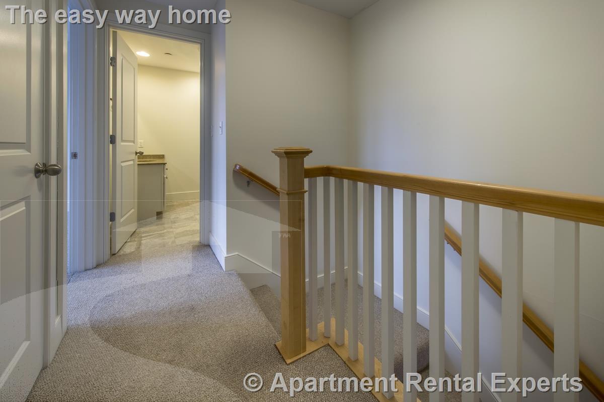 Building Photo - 110 Second St Unit #PH04