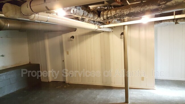 Building Photo - 2331 N Decatur Rd