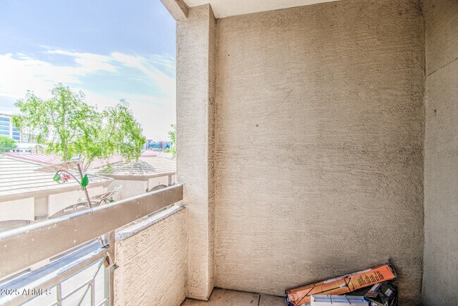 Building Photo - 435 W Rio Salado Pkwy