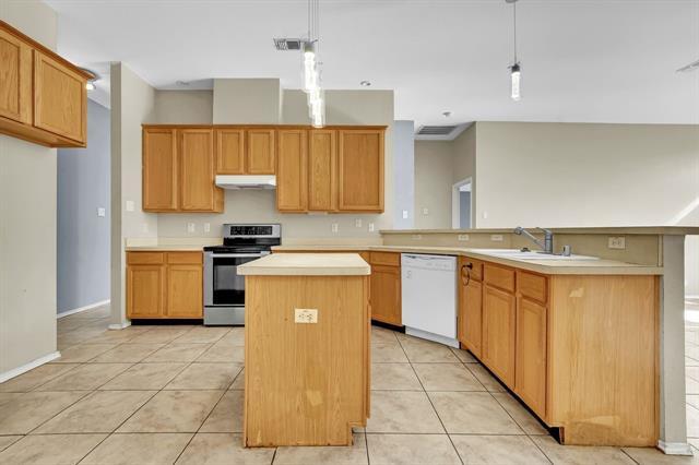 Building Photo - 1708 Windcastle Dr