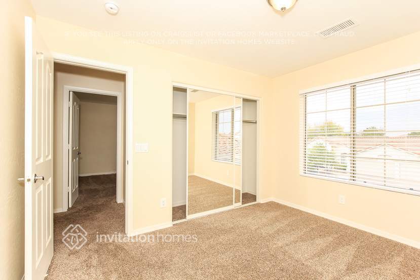 Building Photo - 5795 W Wethersfield Dr
