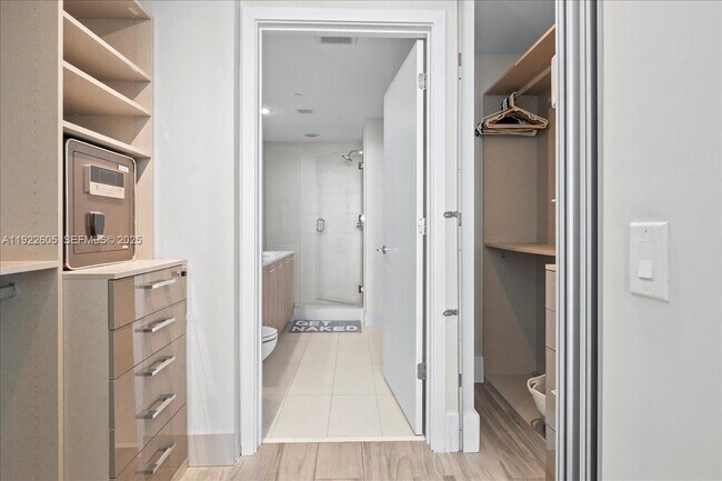 Building Photo - 501 NE 31st St