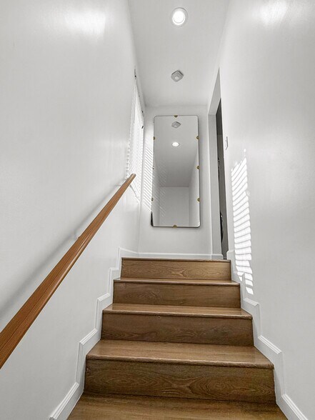 Building Photo - 1521 W 37th Pl