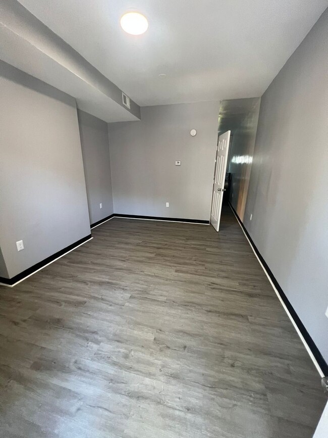 Primary Photo - Recently Renovated 2 Bed 1 Bath Ready To M...