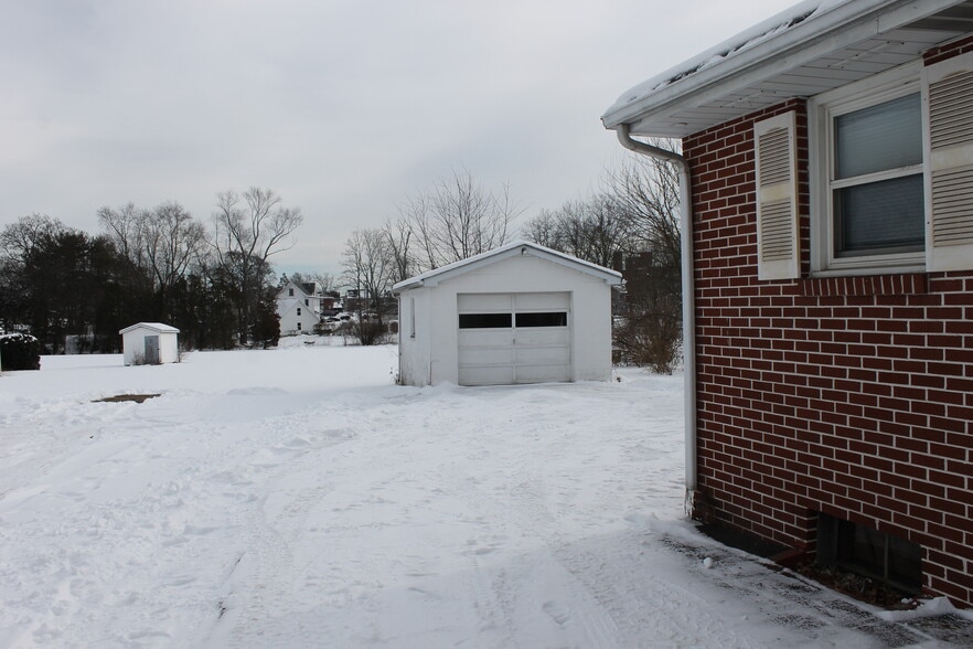 Building Photo - 121 S Main St