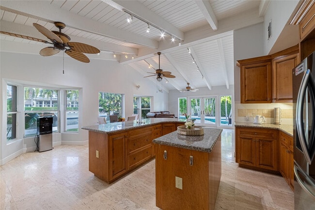 Building Photo - 2519 Barcelona Dr