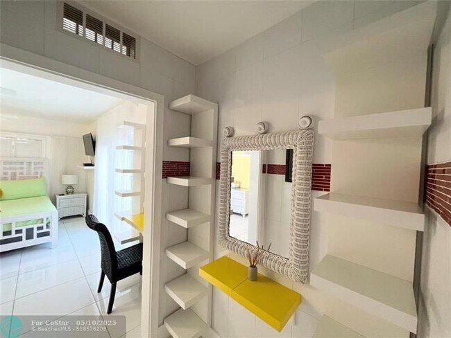 Building Photo - 4430 Sea Grape Dr