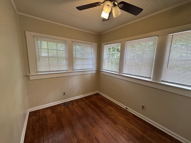 Building Photo - Cozy 3/1 House in South Rome