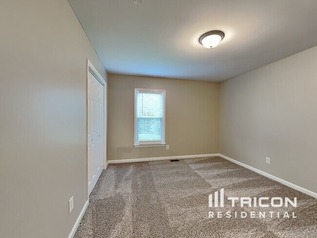 Building Photo - 220 Pepperdine Way