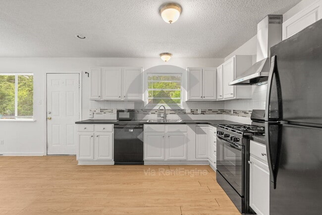 Building Photo - 9409 Cerelle Dr