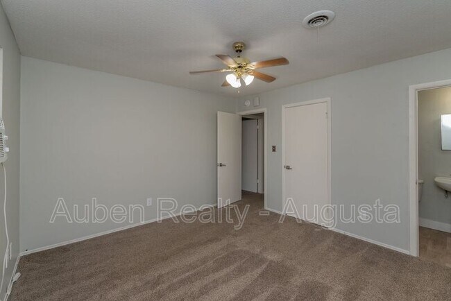 Building Photo - 1514 Bleakley St