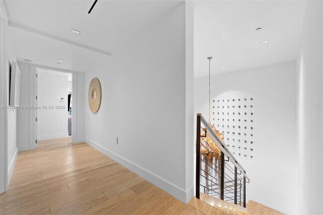 Building Photo - 102 24th St