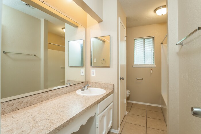 Building Photo - 2811 Mayflower Landing Ct