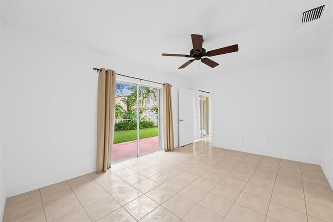 Building Photo - 9953 NW 9th Ct