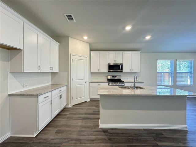 Building Photo - 3720 Canyon Dr