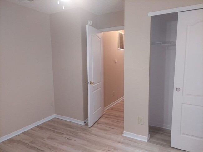 Building Photo - Benjamin Crossing....3 Bedroom 2 Bath