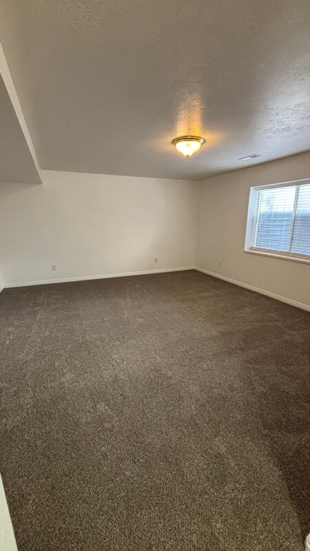 Building Photo - 631 W 20 N