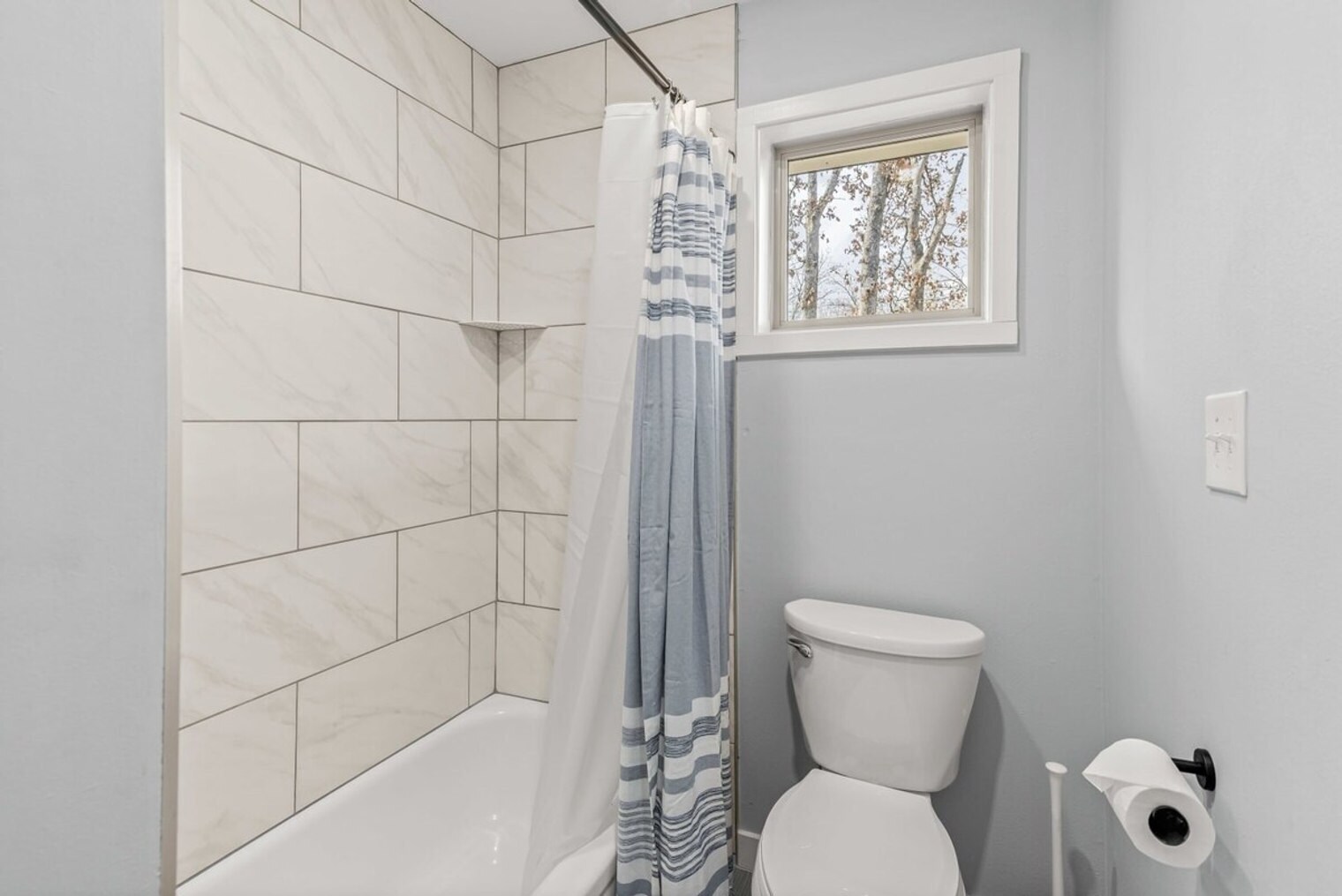 Building Photo - 201 N Dogwood St