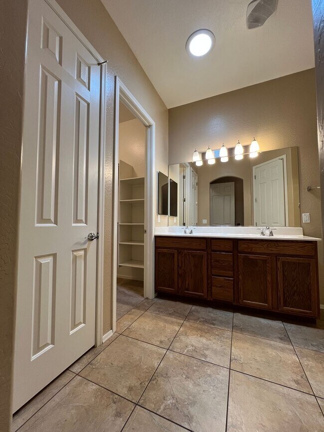 Building Photo - Two Bedroom home in Granville!