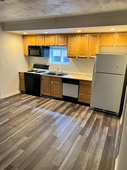 Building Photo - 481 2nd St