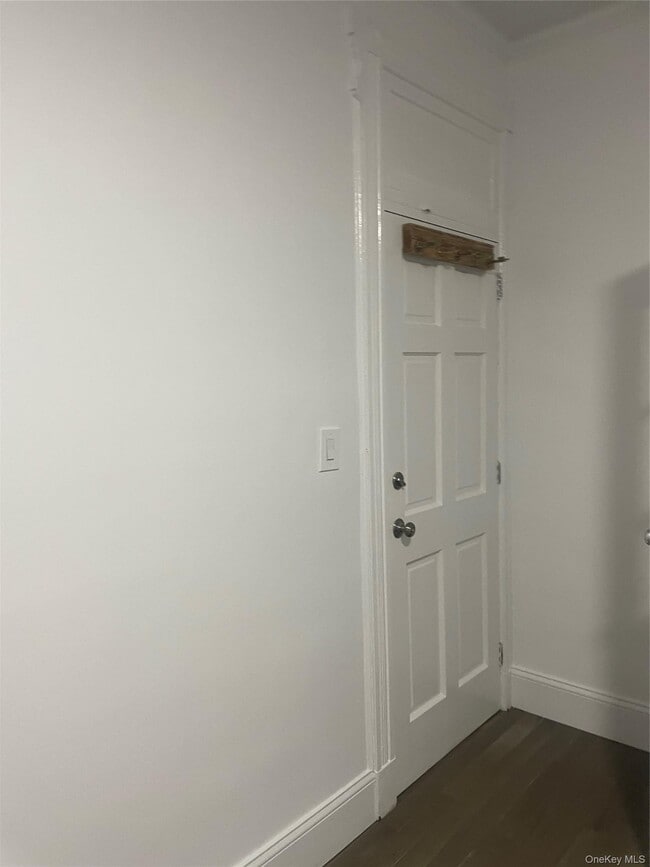 Building Photo - 17-20 Menahan St