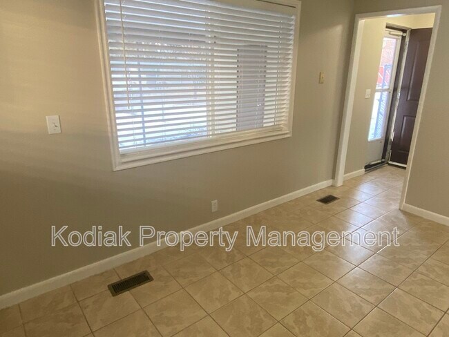 Building Photo - 768 N 150 W