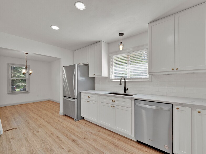 Building Photo - 449 Madrina Ct