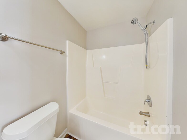 Building Photo - 5513 Landreaux Dr