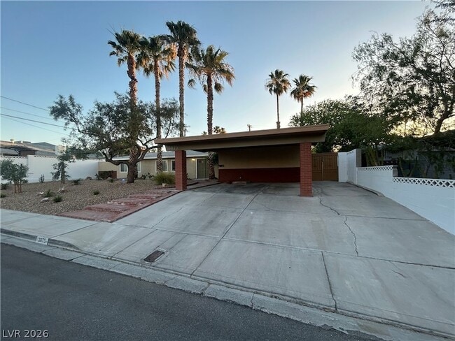 Building Photo - 3875 Hoopa Ln