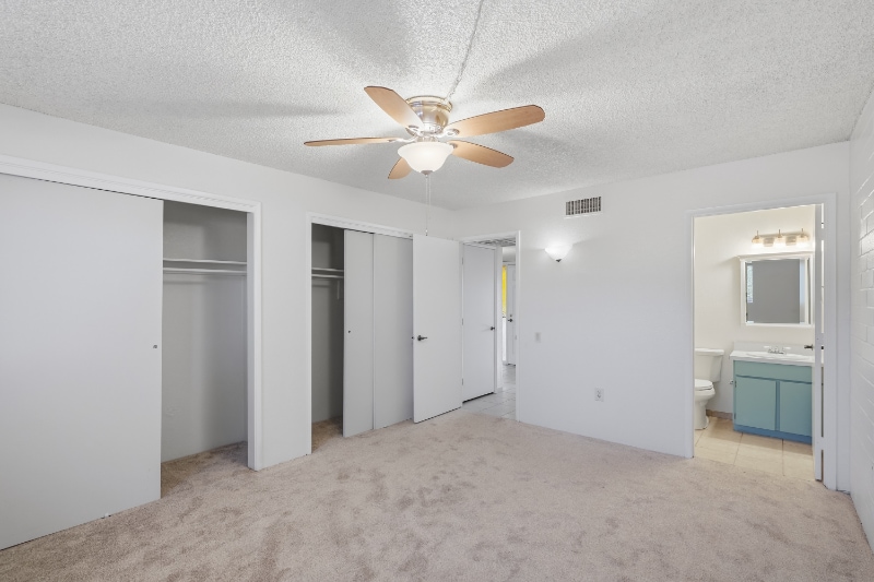 Building Photo - 359 N Calle Del Chancero