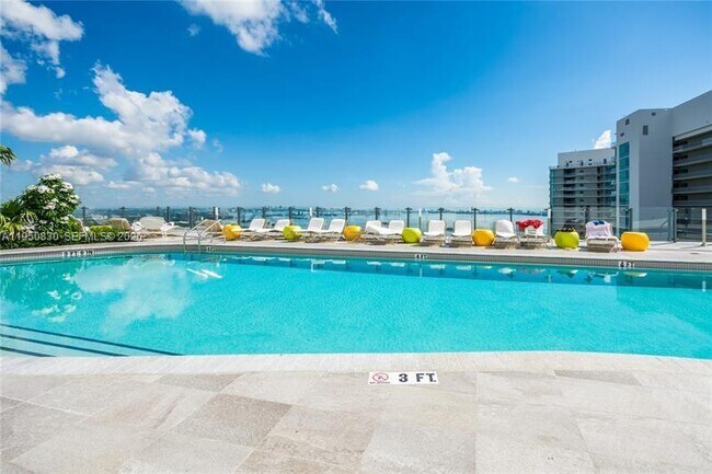 Building Photo - 501 NE 31st St