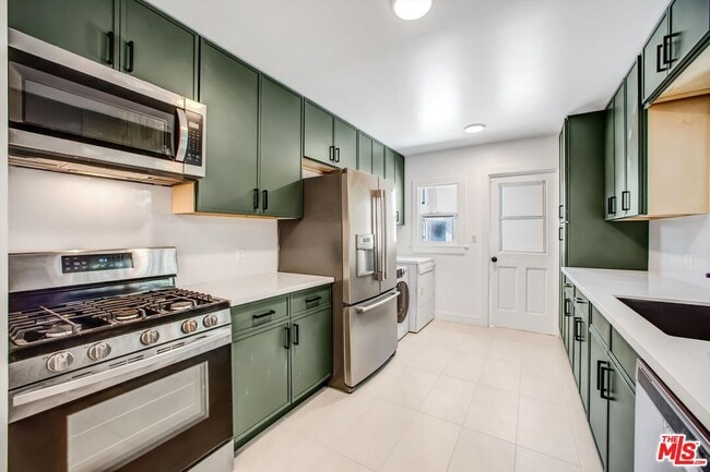 Building Photo - 951 Hilldale Ave