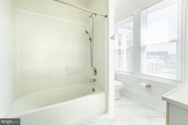 Building Photo - 401 W Washington St