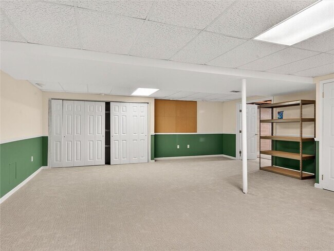 Building Photo - 9 Glen Valley Dr