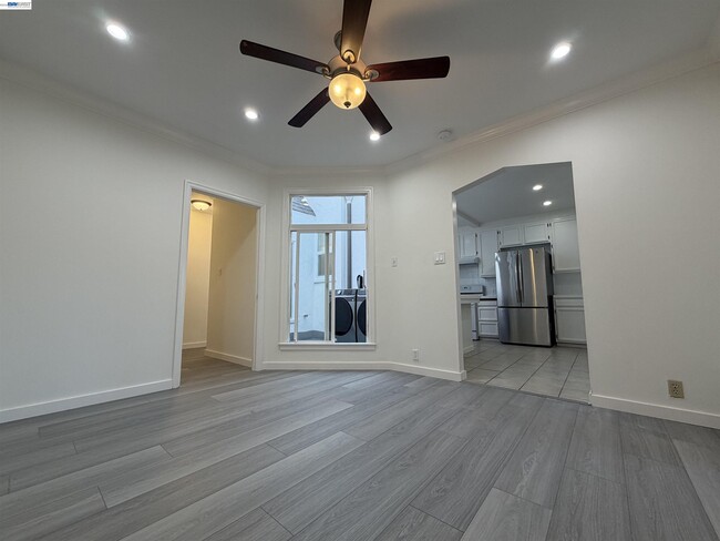 Building Photo - 175 W Moltke St