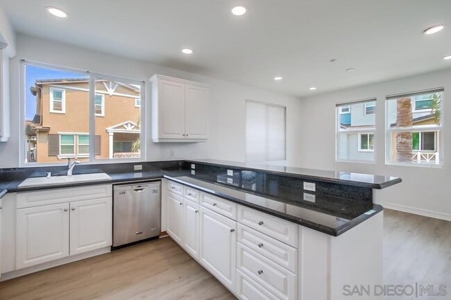 Building Photo - 2978 Beachwood Blf Wy