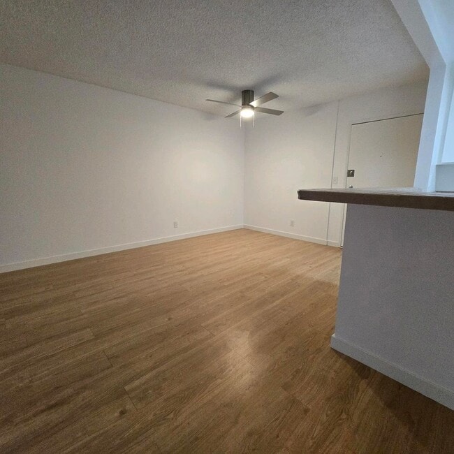 Building Photo - Playa Del Rey 1 bedroom apartment in Large outdoor community