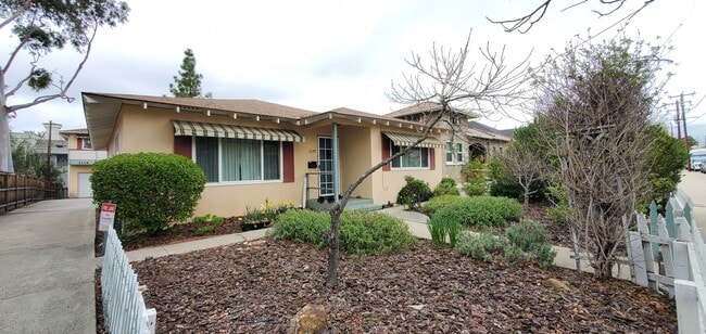 Building Photo - 1120 Peach St