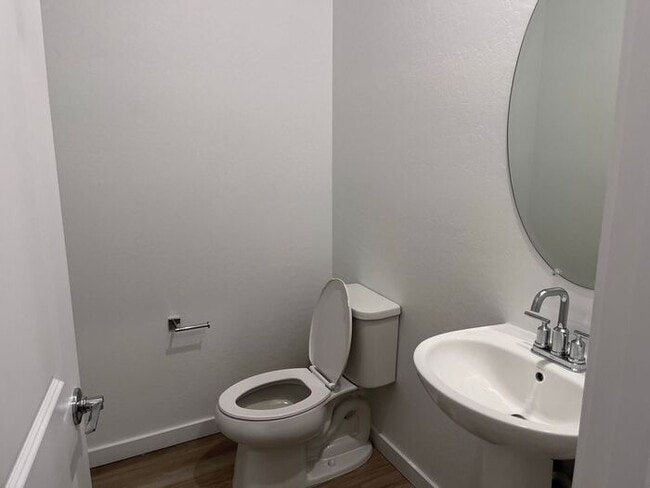 Building Photo - TOWN HOME WITH COMMUNITY POOL , GATED COMM...
