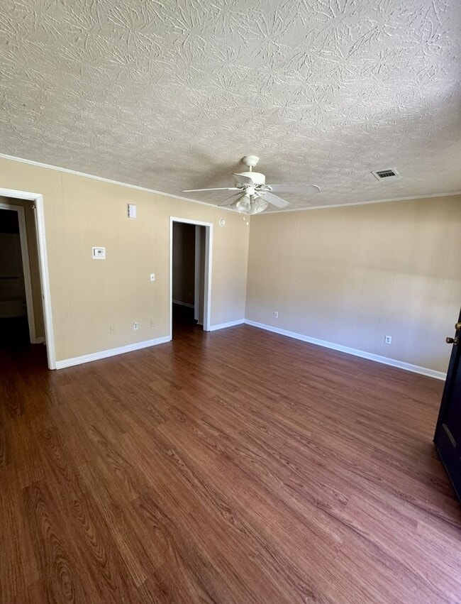 Building Photo - Duplex on East University Drive!