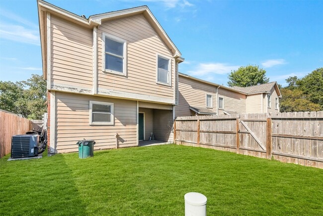 Building Photo - 10007 Emerald Creek Dr