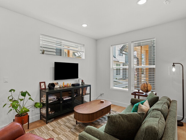 Building Photo - 5271 N Oberlin St