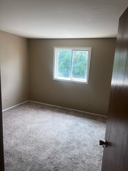 Building Photo - 642 Melrose Ln