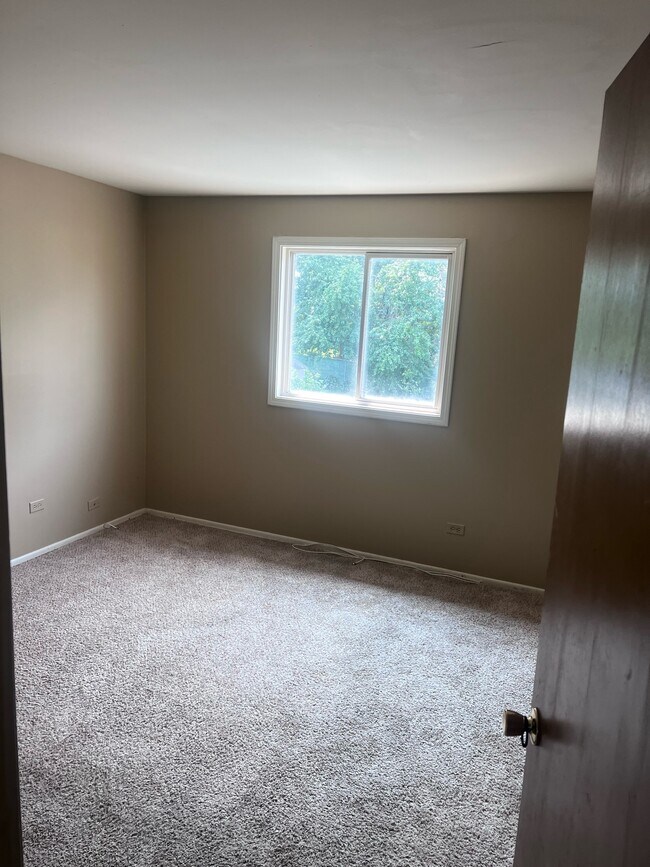 Building Photo - 642 Melrose Ln