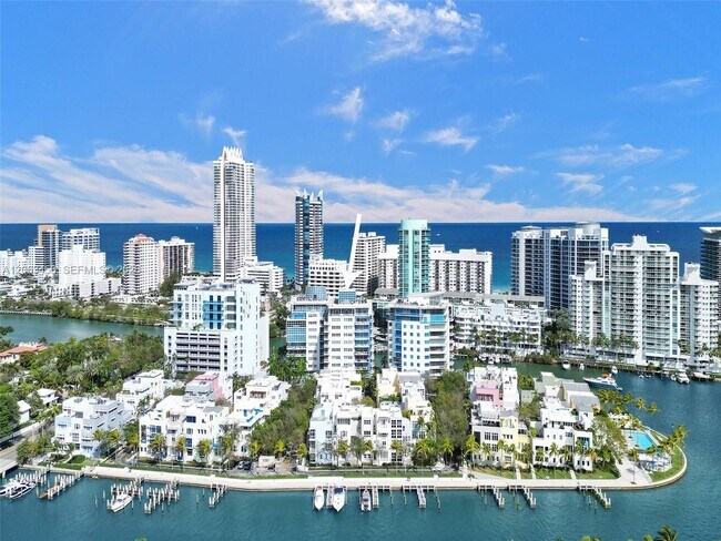 Building Photo - 6103 Aqua Ave