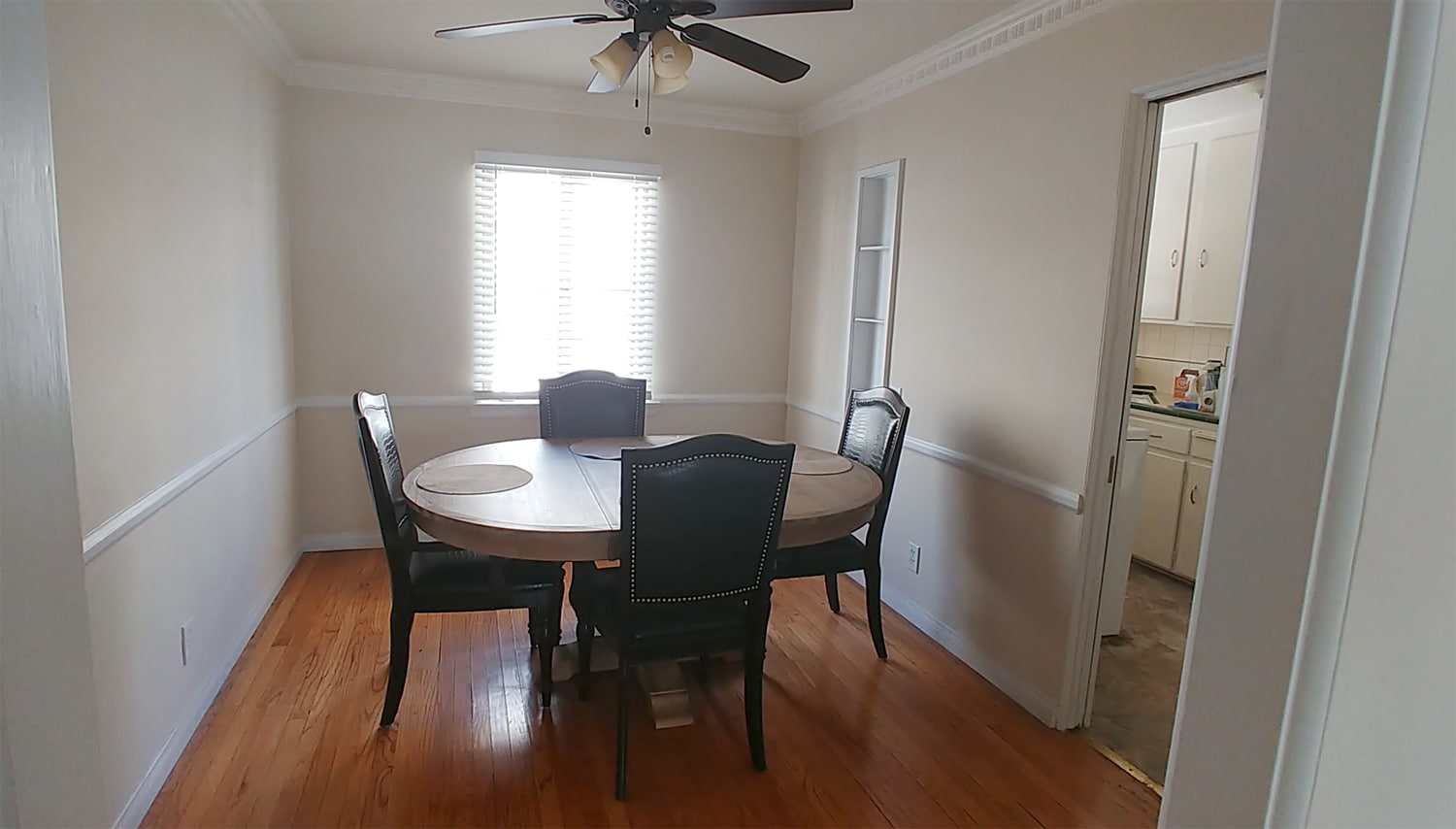 Building Photo - 1427 N Hayworth Ave