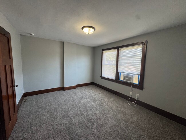 Building Photo - For Rent – Pet-Friendly 2 Bed, 1 Bath Town...