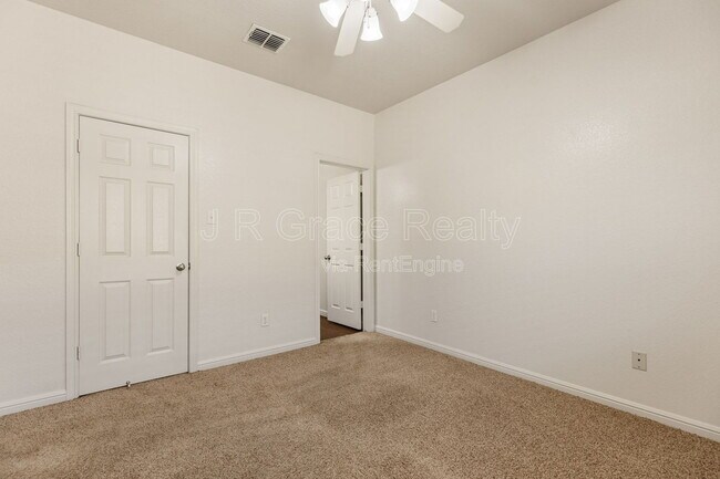 Building Photo - 10005 Amber Cir