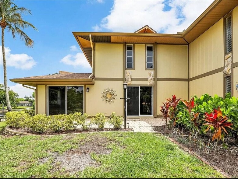 Building Photo - 4265 Island Cir